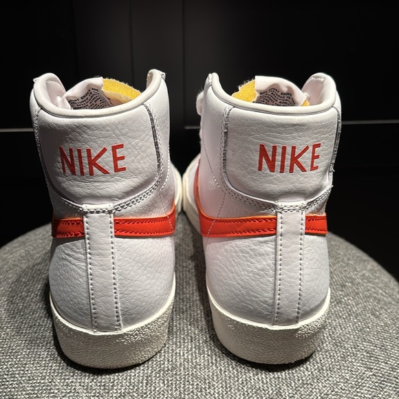 Nike Blazer Mid ‘77 Vintage Mens 9 Women’s 10.5 Orange-White-Sail - Picture 3 of 8